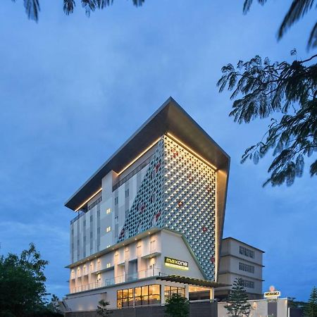 Maxonehotels At Kota Harapan Indah-Бекаси Экстерьер фото